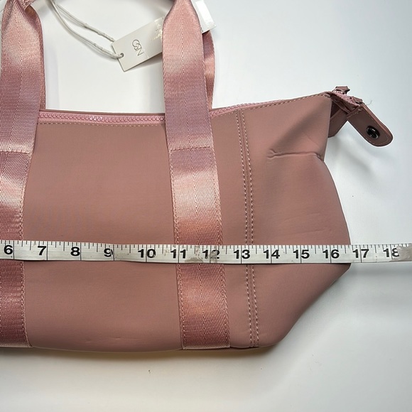 Nico & Olive Small Pink Duffel Bag w/ Double Handles & Removable Strap, NWT! - Picture 8 of 9